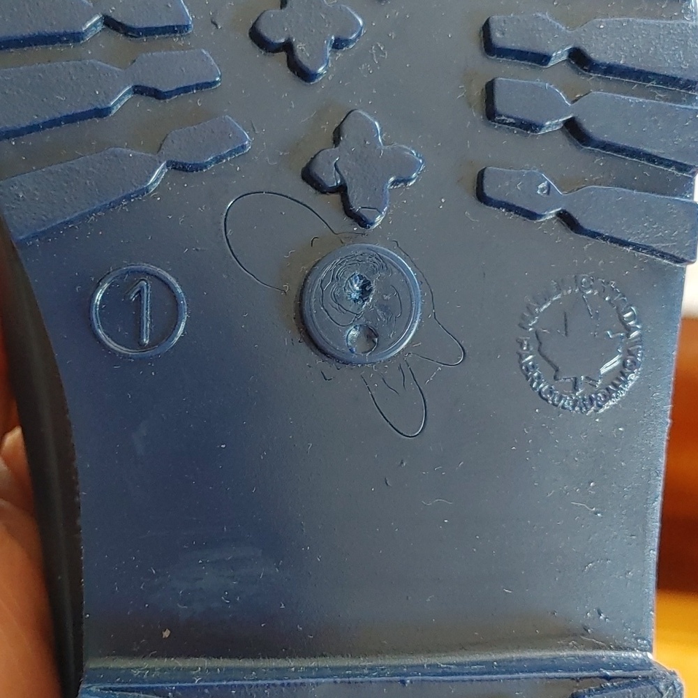 🇨🇦NWT Boys Baffin Navy Waterproof Duck Shoe Youth Size 1 - Picture 9 of 15